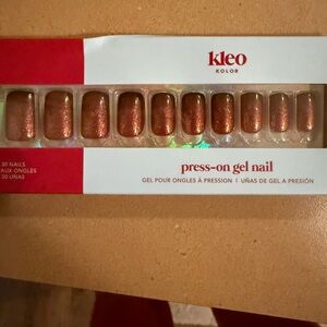 Kleo Kolor Shimmering Press-On Nails